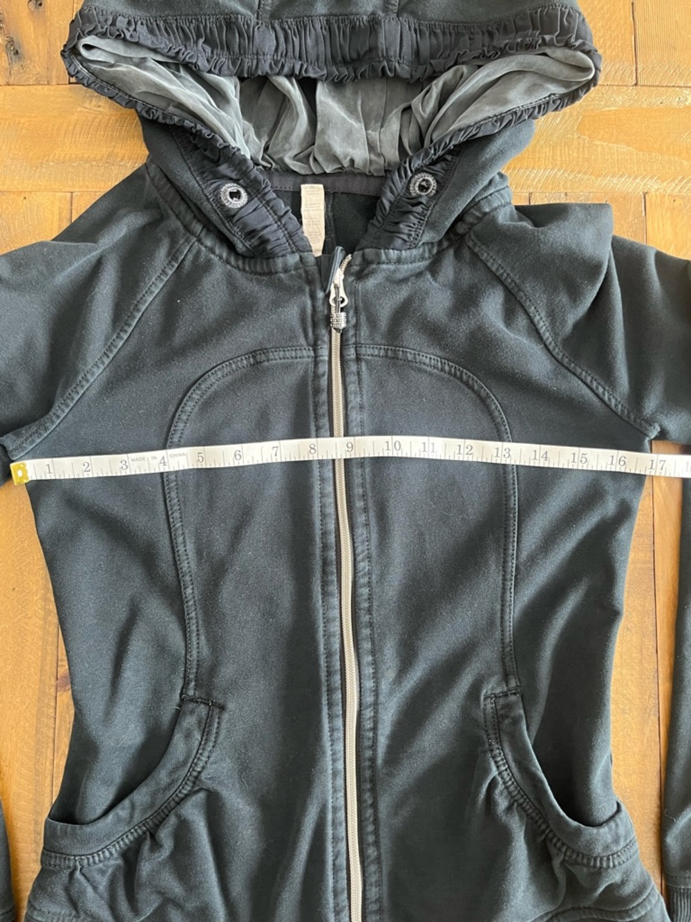 lululemon athletica black scuba ruched hood zip up jacket- Limited US 6 - Picture 3 of 14